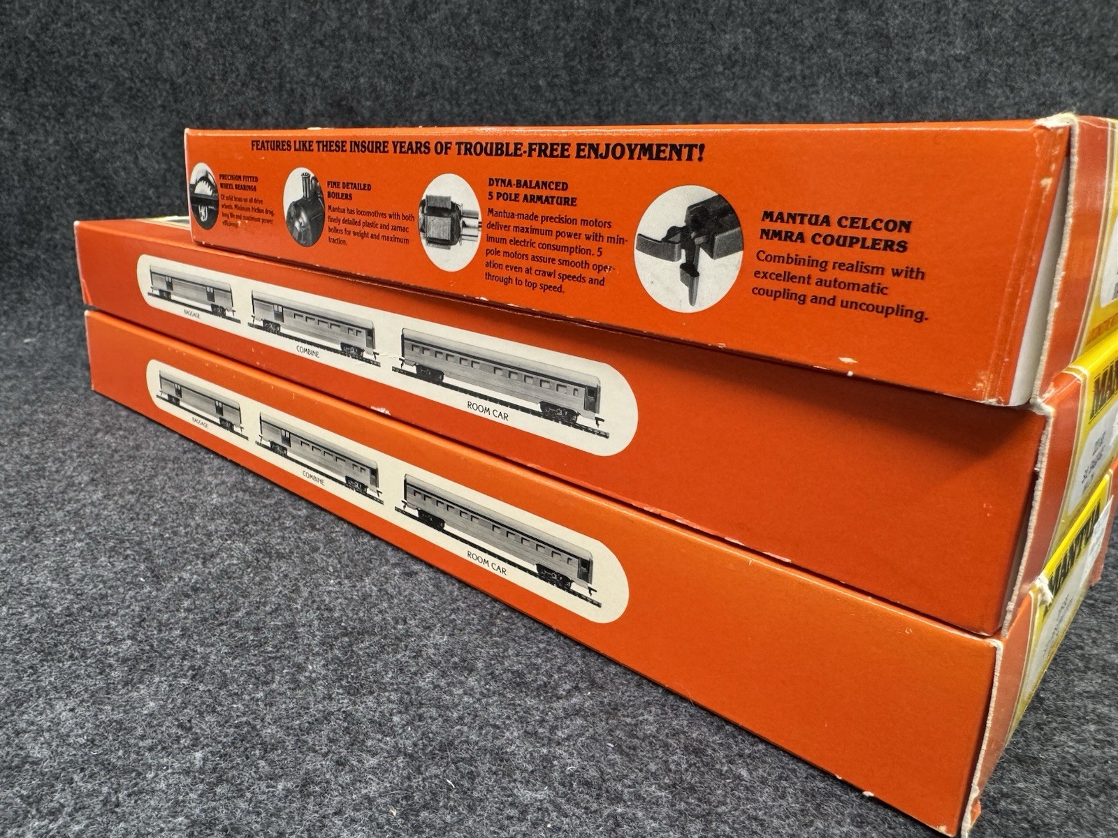 MANTUA HO VIA F7 Diesel Locomotive Baggage & Observation Car Canadian National