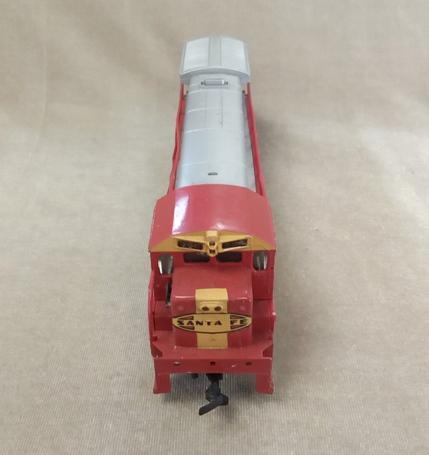 HO Gauge Bachman Santa Fe #350 Diesel Locomotive and Caboose Set * XXMR412E