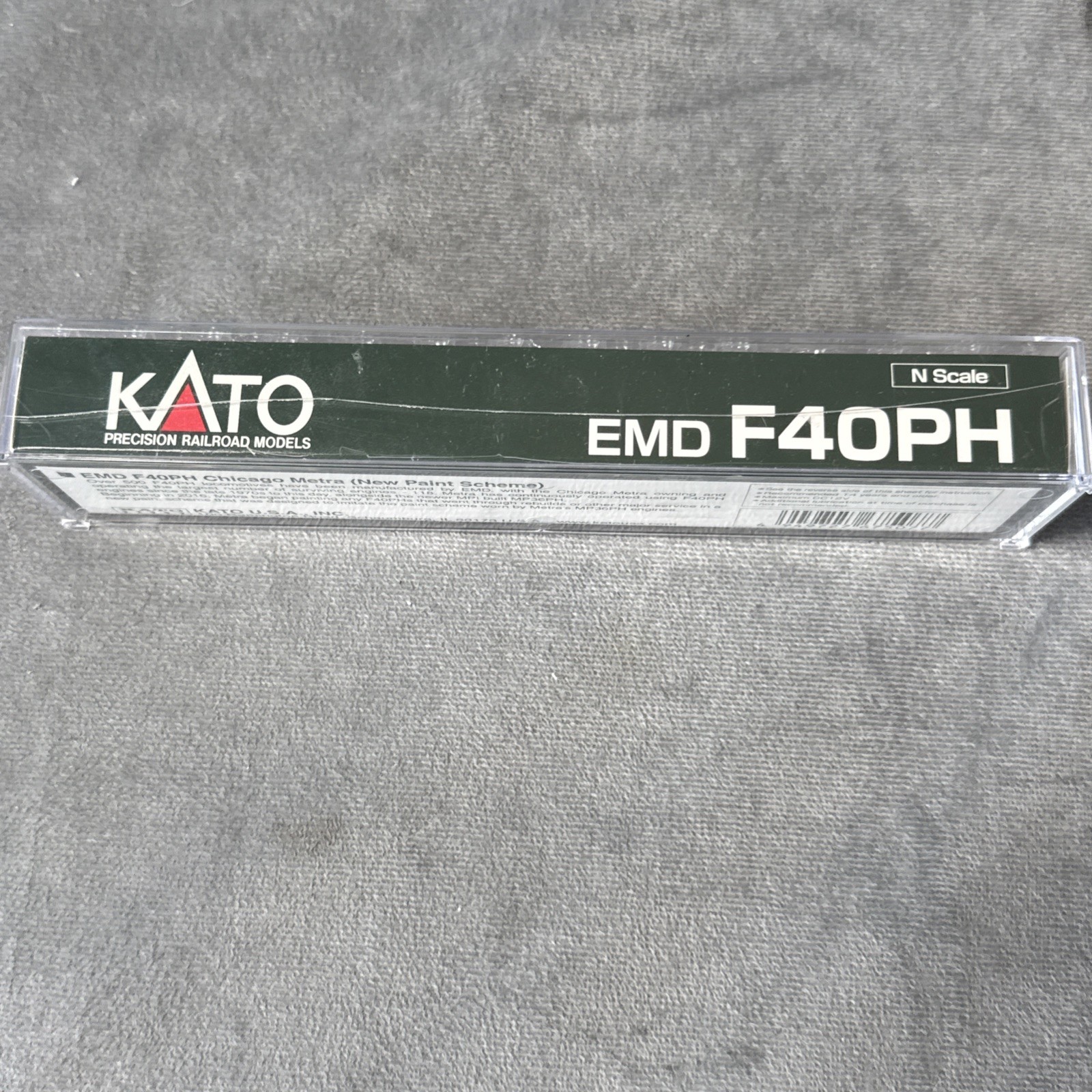 Kato EMD F40PH Chicago Metra New Paint #181 176-9106 Village Of Schaumburg