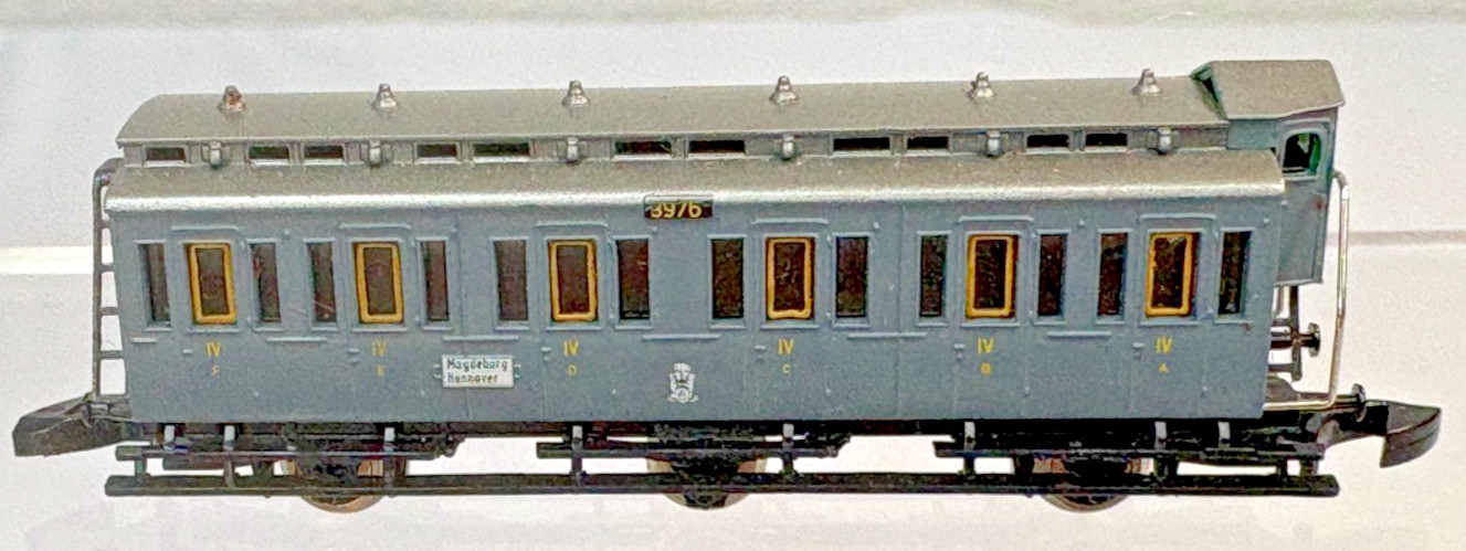 Z Scale Marklin Mini-Club 8104 Steam Passenger Train Set