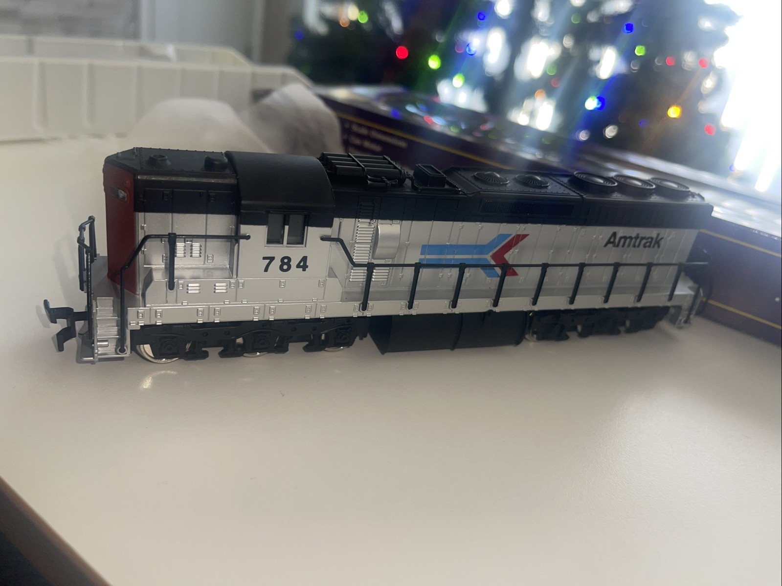 IHC 3801 HO Scale Amtrak EMD SD-24 Diesel Locomotive #784