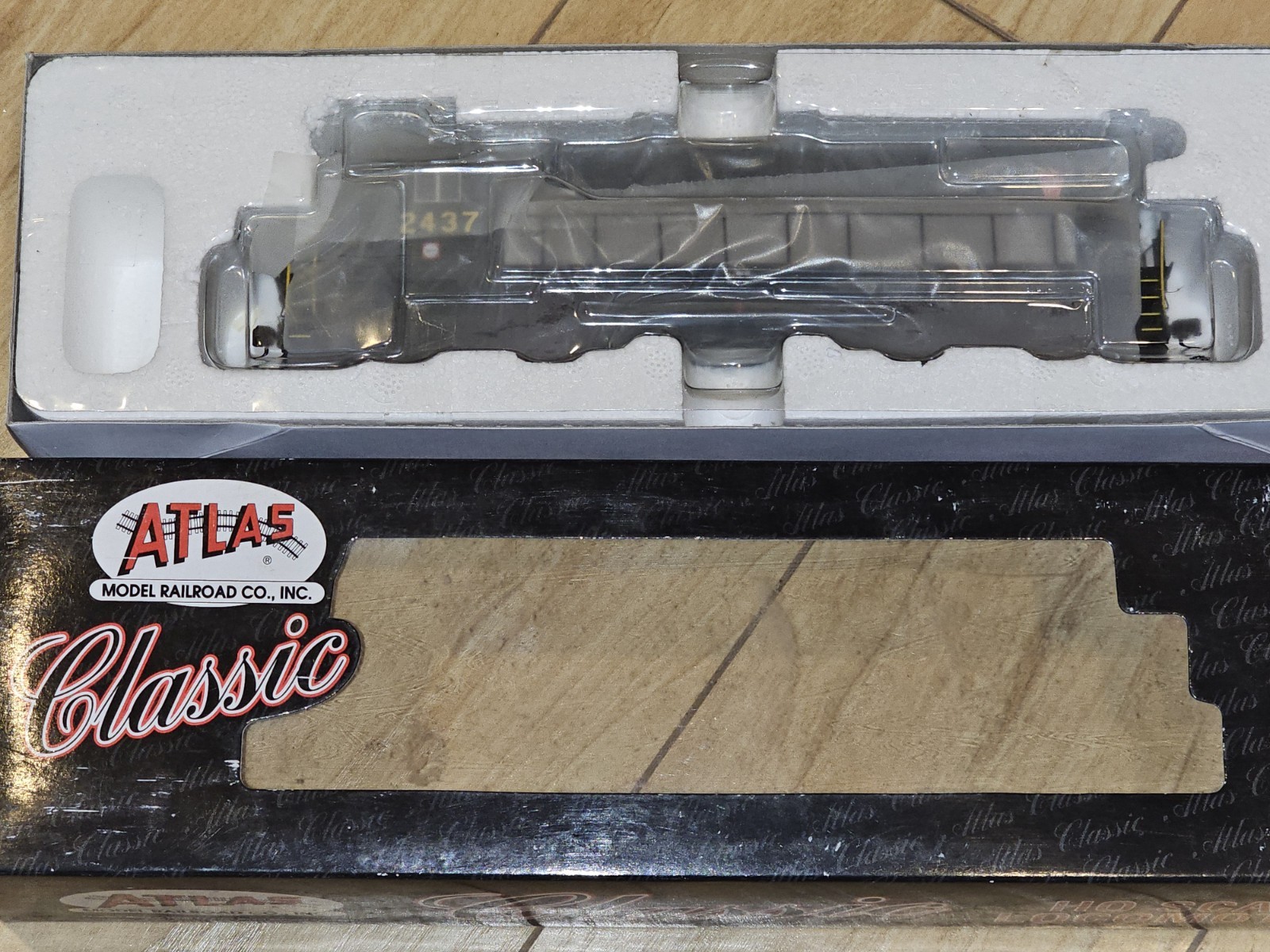 HO Atlas Classic C-425 Phase 2 Diesel Locomotive Pennsylvania PRR Road #2437