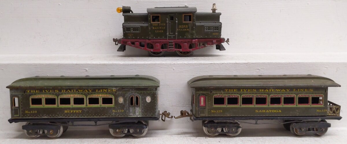 Ives 3253 Vintage O 0-4-0 Tinplate Prewar Electric Loco w/ (2) Passenger Cars