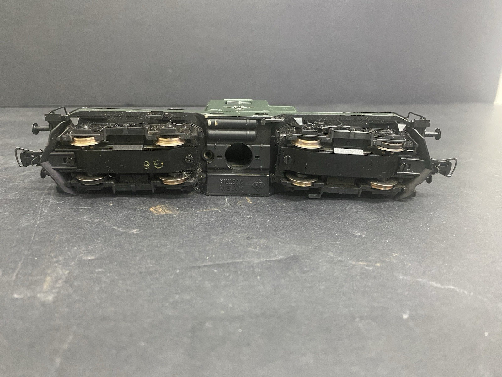 Roco 73463 Diesel Locomotive 2045.13 OBB HO scale with wrong box B9