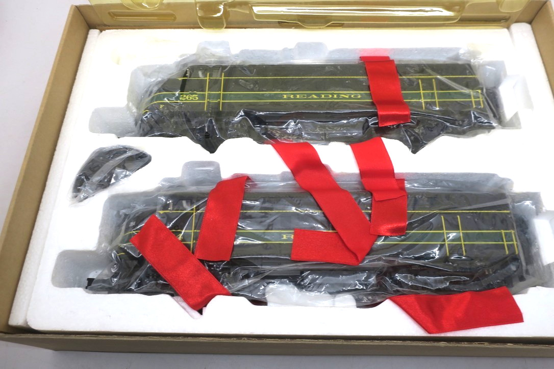 K-line Reading F-3 AA Diesel Engine Set w/ TMCC & Railsounds K-25811