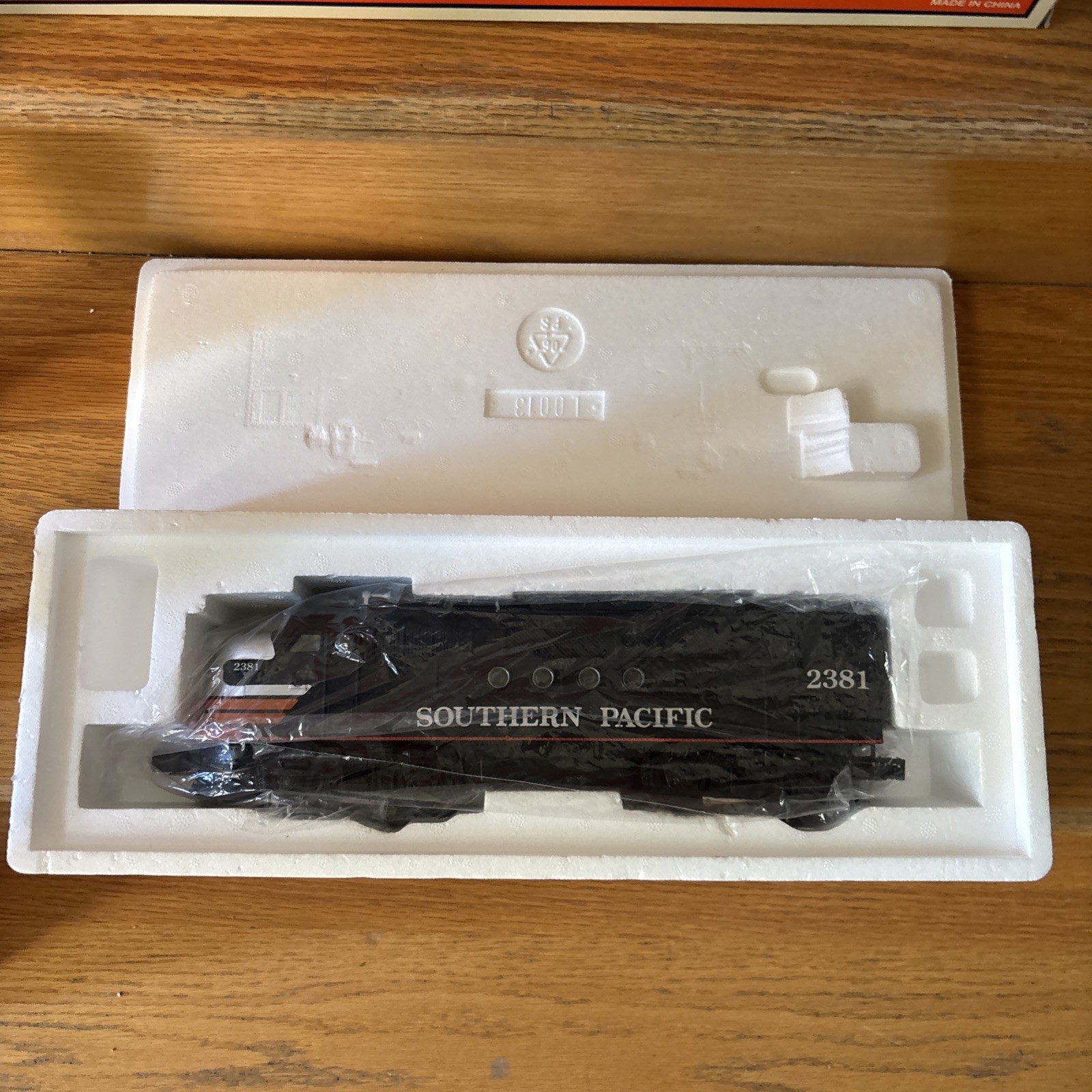 Southern Pacific Black Widow FT. Diesel Engine Railsounds 6 38253 Collectible