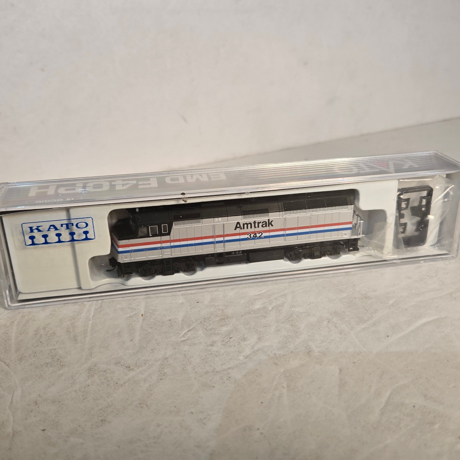 Kato 176-6101 Amtrak N EMD F40PH Locomotive. Runs. Japan.