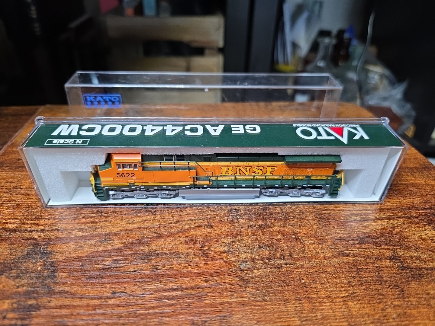 N Scale Kato 176-7111 BNSF Railway AC4400CW Diesel Locomotive #5622 New.