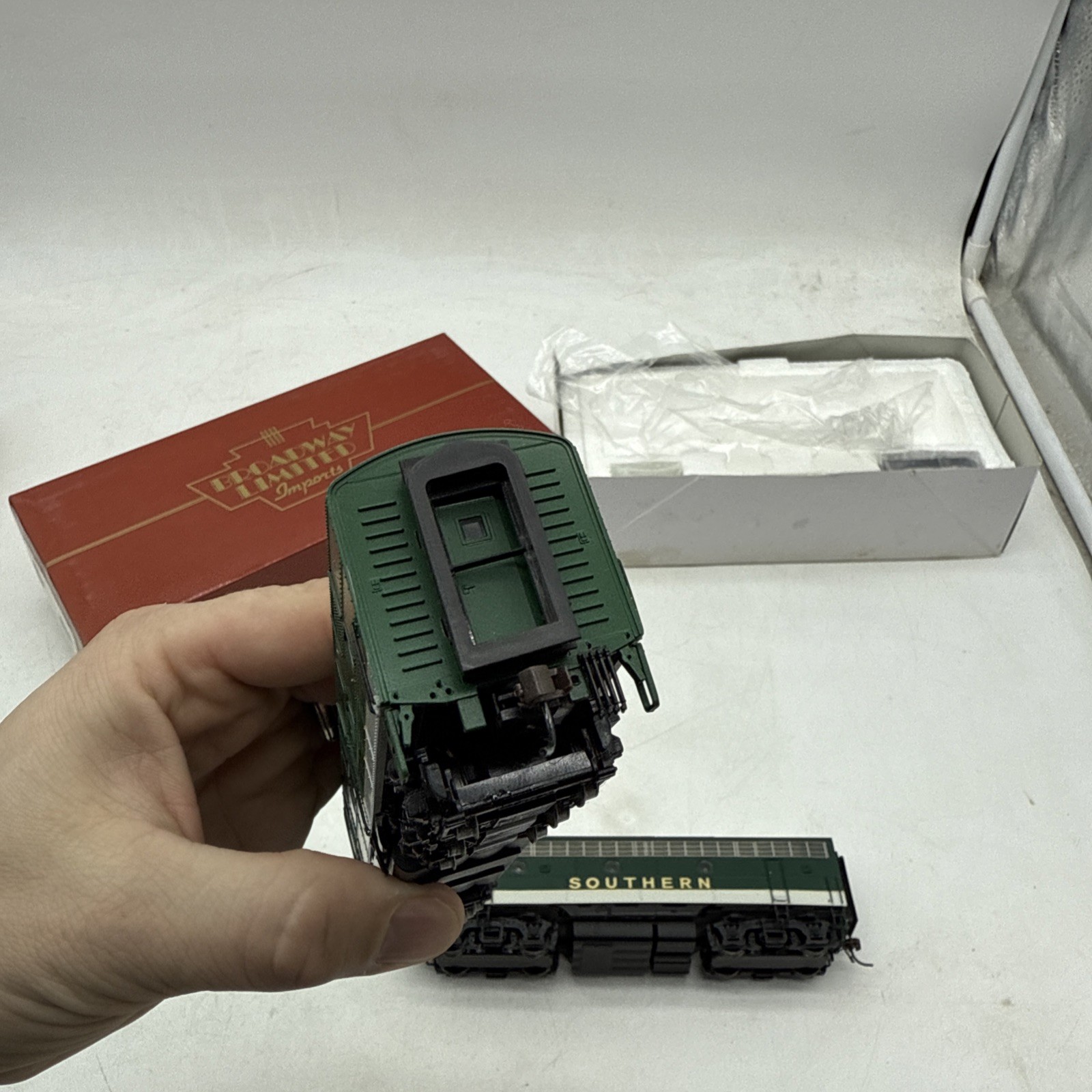 Broadway Limited HO Southern Railway Paragon DCC And Sound EMD E7A #2905 B Unit