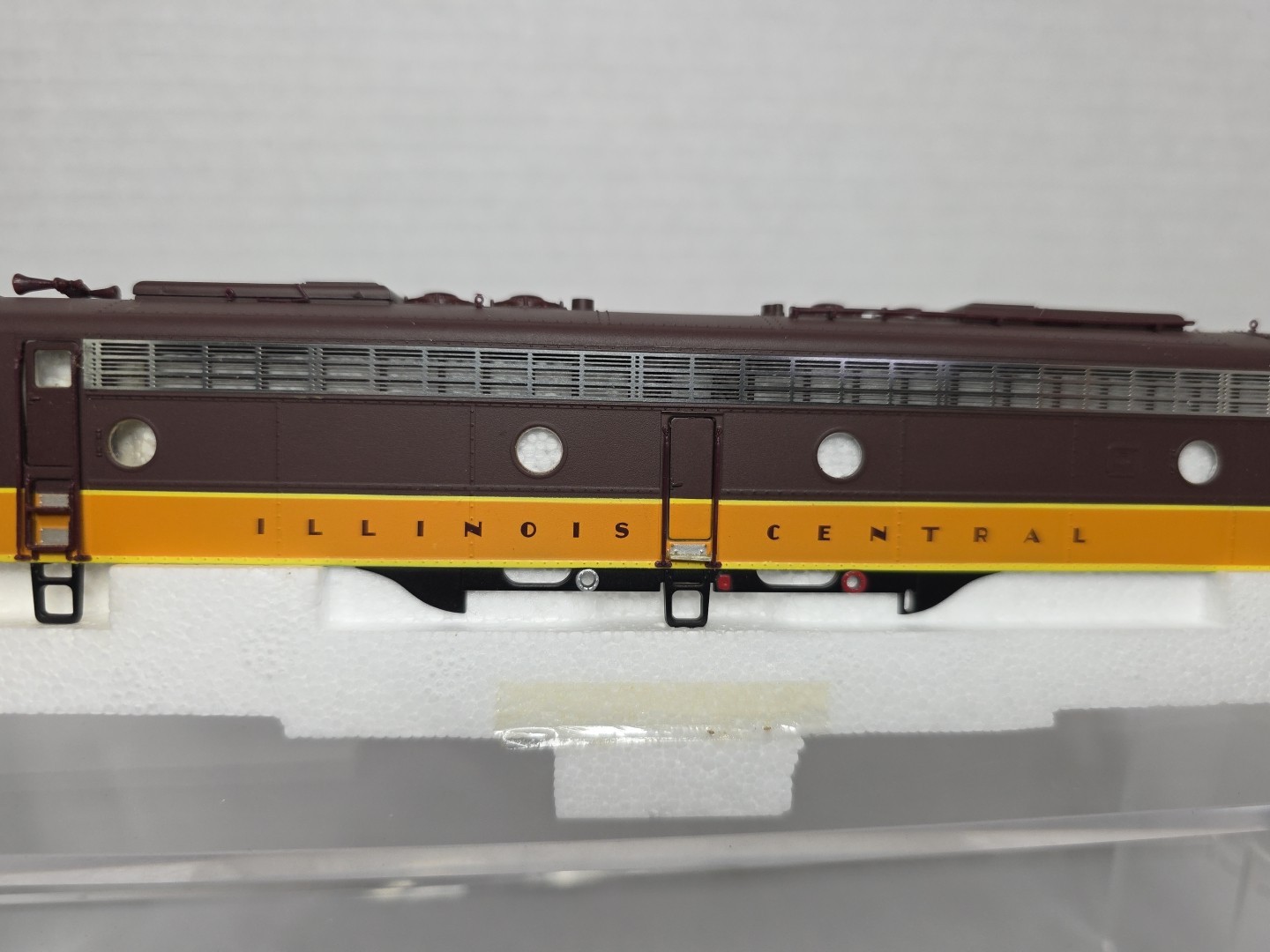 Proto 2000 HO Scale 8712 E8/9 Diesel Locomotive Illinois Central 4025 NOS Runs