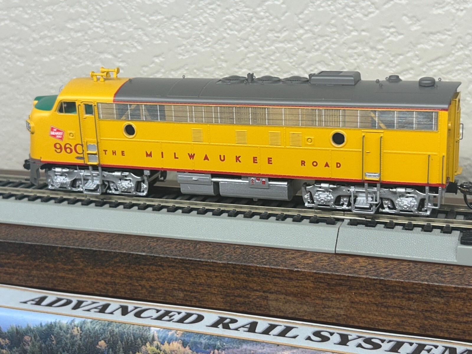 MILWAUKEE ROAD YELLOW FP7A – C unit #96C – DCC / QUANTUM SOUND HO Scale NEW OOP
