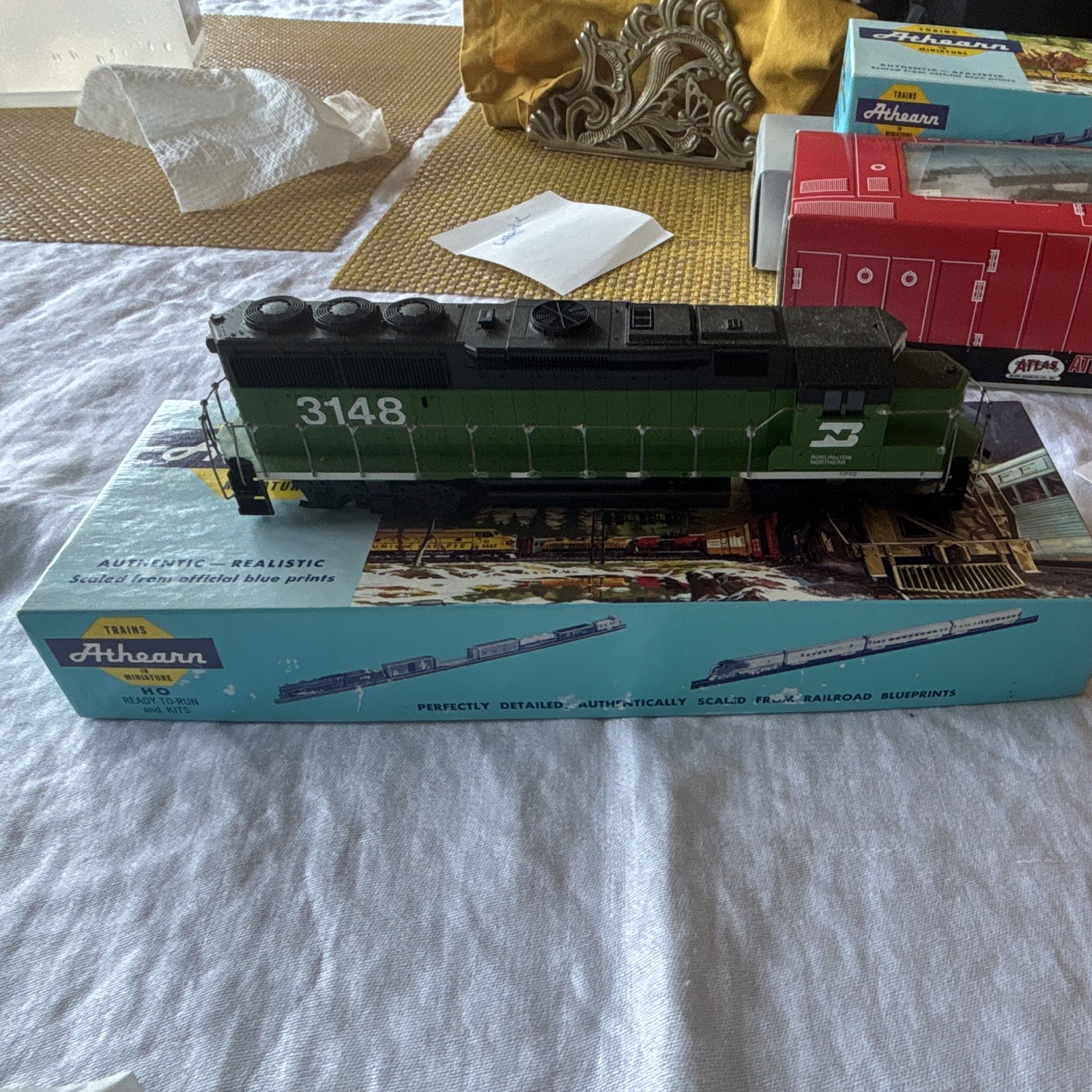 Athearn HO Scale GP50 Dummy Burlington Northern BN #3148 #4034 w/ Box