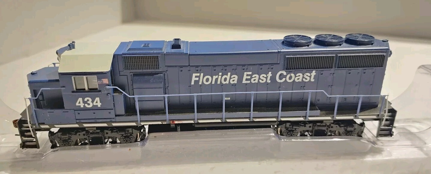 Athearn HO Scale GP 40-2 Diesel Florida East Coast #434