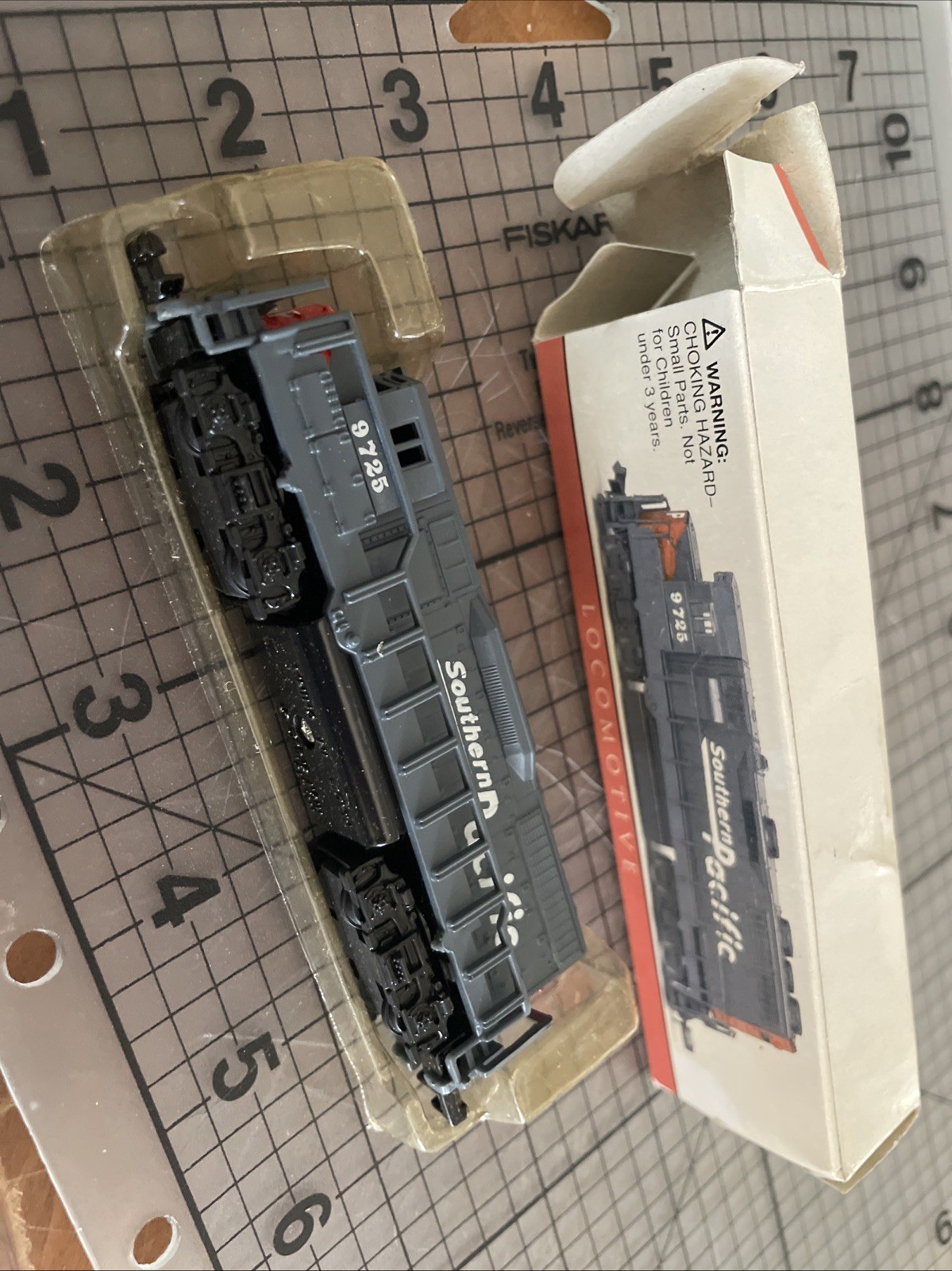 New In Open Box 1 Southern Pacific Locomotive # 9725 Model Train No 418
