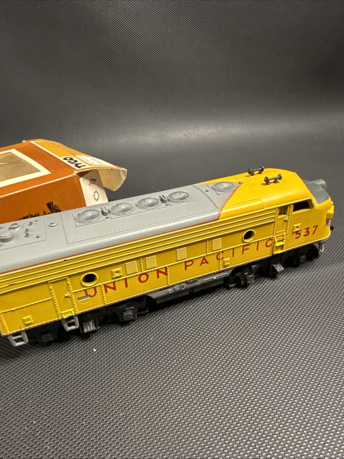 1/87 HO Tyco Union Pacific Diesel F9 A Unit Locomotive 537 224N