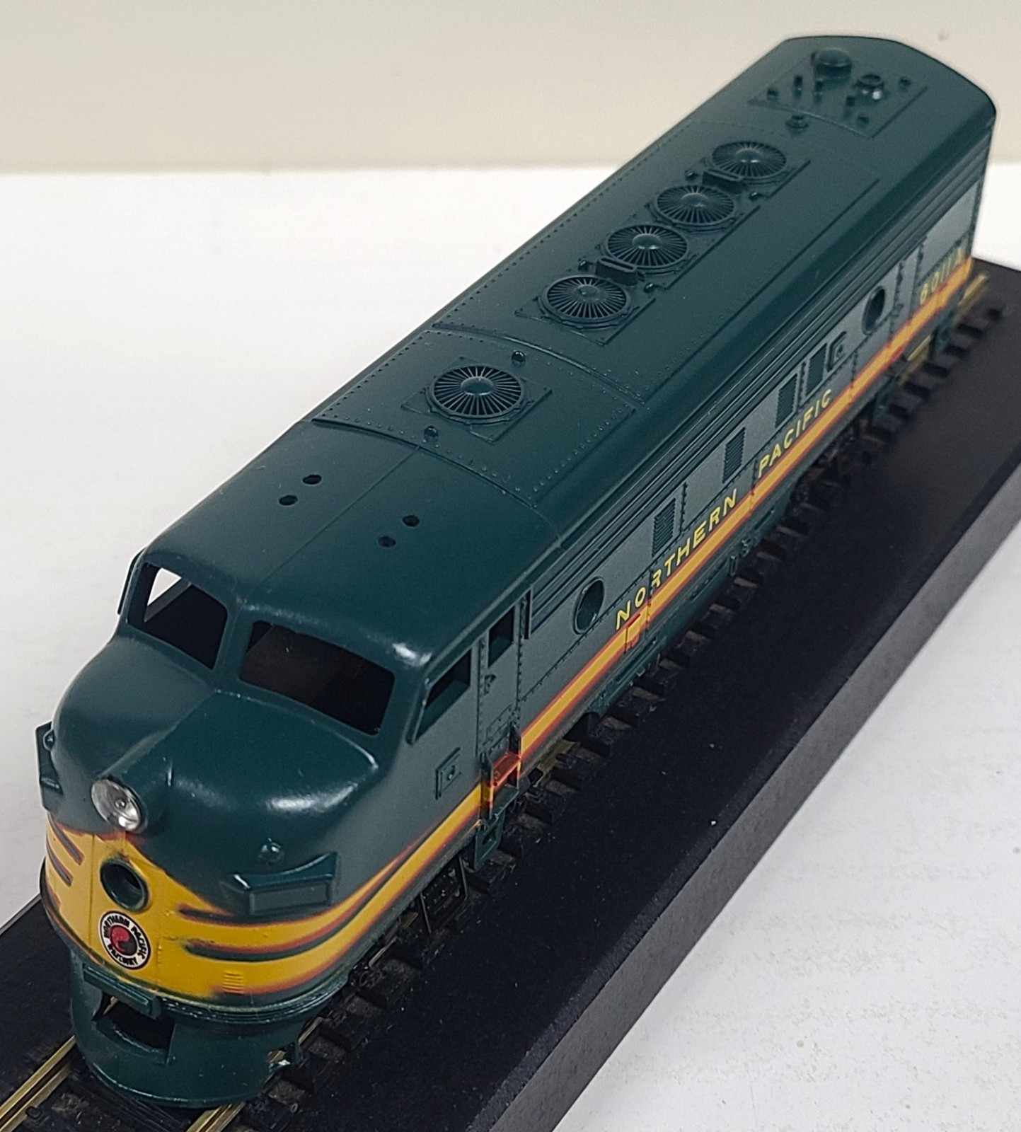 ATHEARN #3229, F7A SUPER PWR, NORTHERN PACIFIC #6011A, DIESEL LOCO, HO