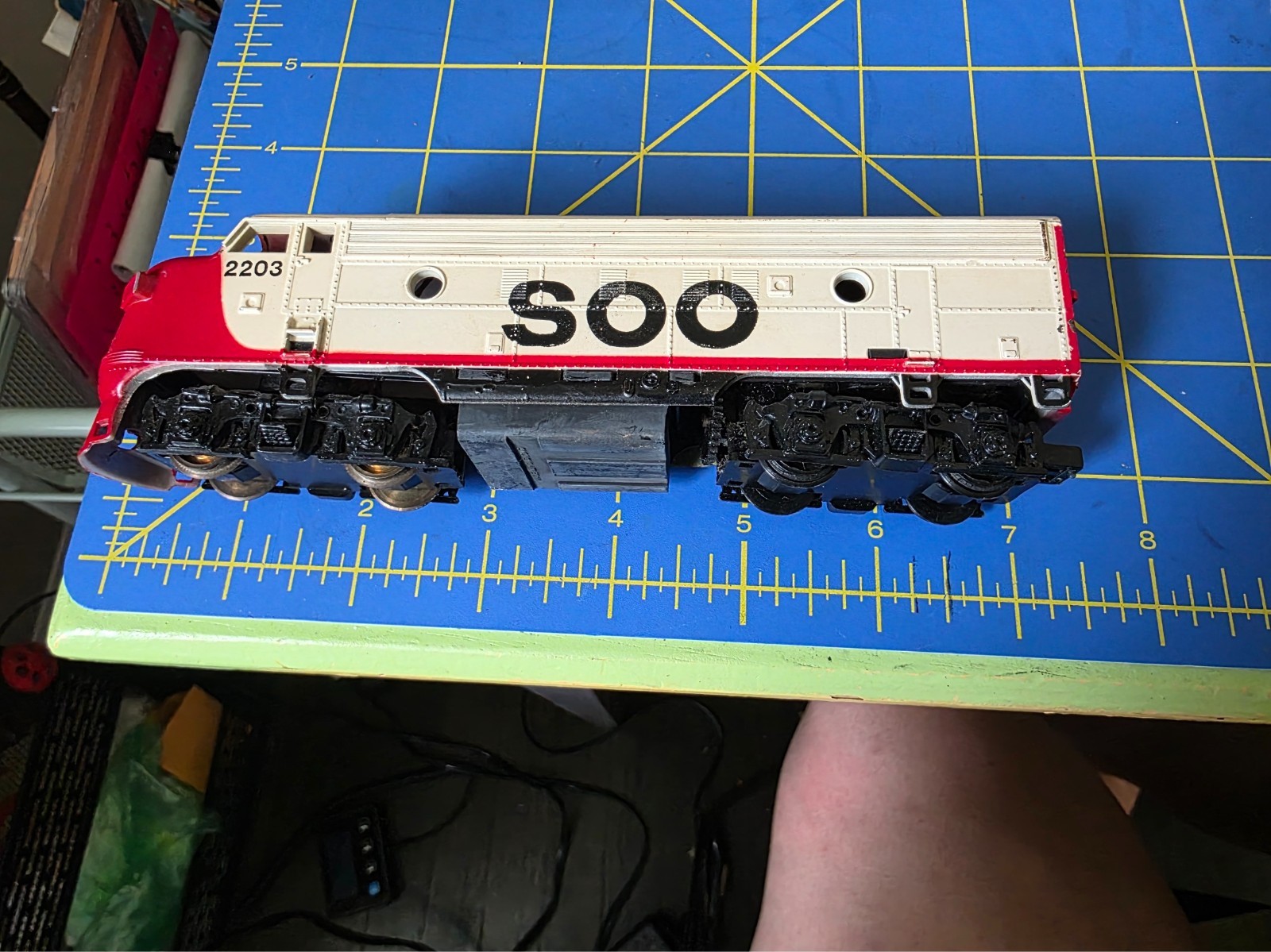 HO Scale Life-Like, F-7 Diesel Locomotive, Soo Line, White #2203 Vintage