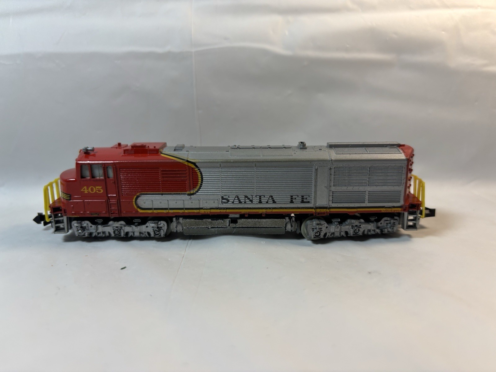 Minitrix N Scale 2012 Santa Fe GE U30C Diesel Locomotive 405 TESTED