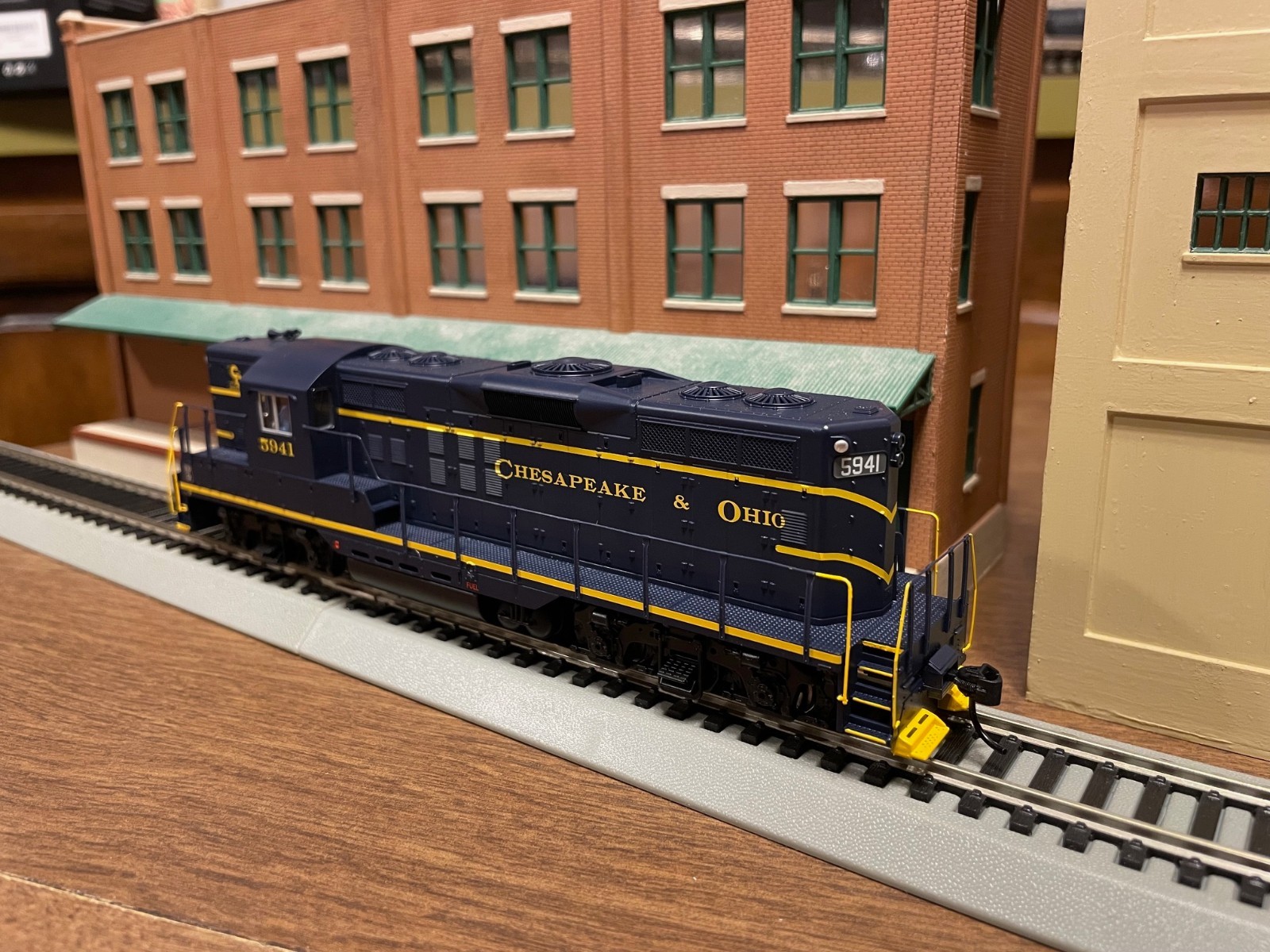 910-20493 Chesapeake & Ohio GP9 #5941 w/ESU Sound & DCC.