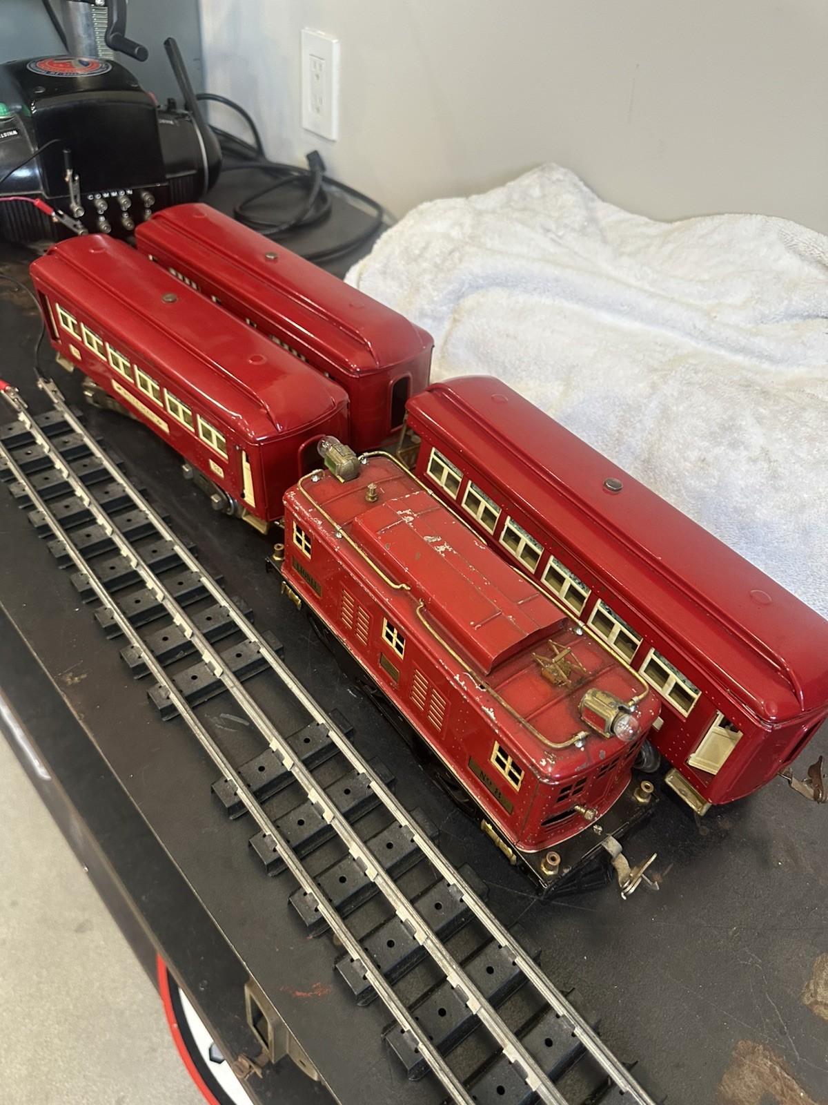Lionel Prewar Standard Gauge No. 8 Red Electric Engine, 339,332,342 Cars, Runs!