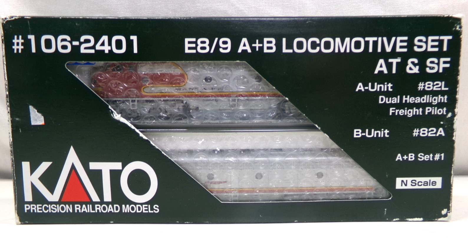 N scale Kato Santa Fe E8/9 A+B diesel engine set in original box (lot N131)