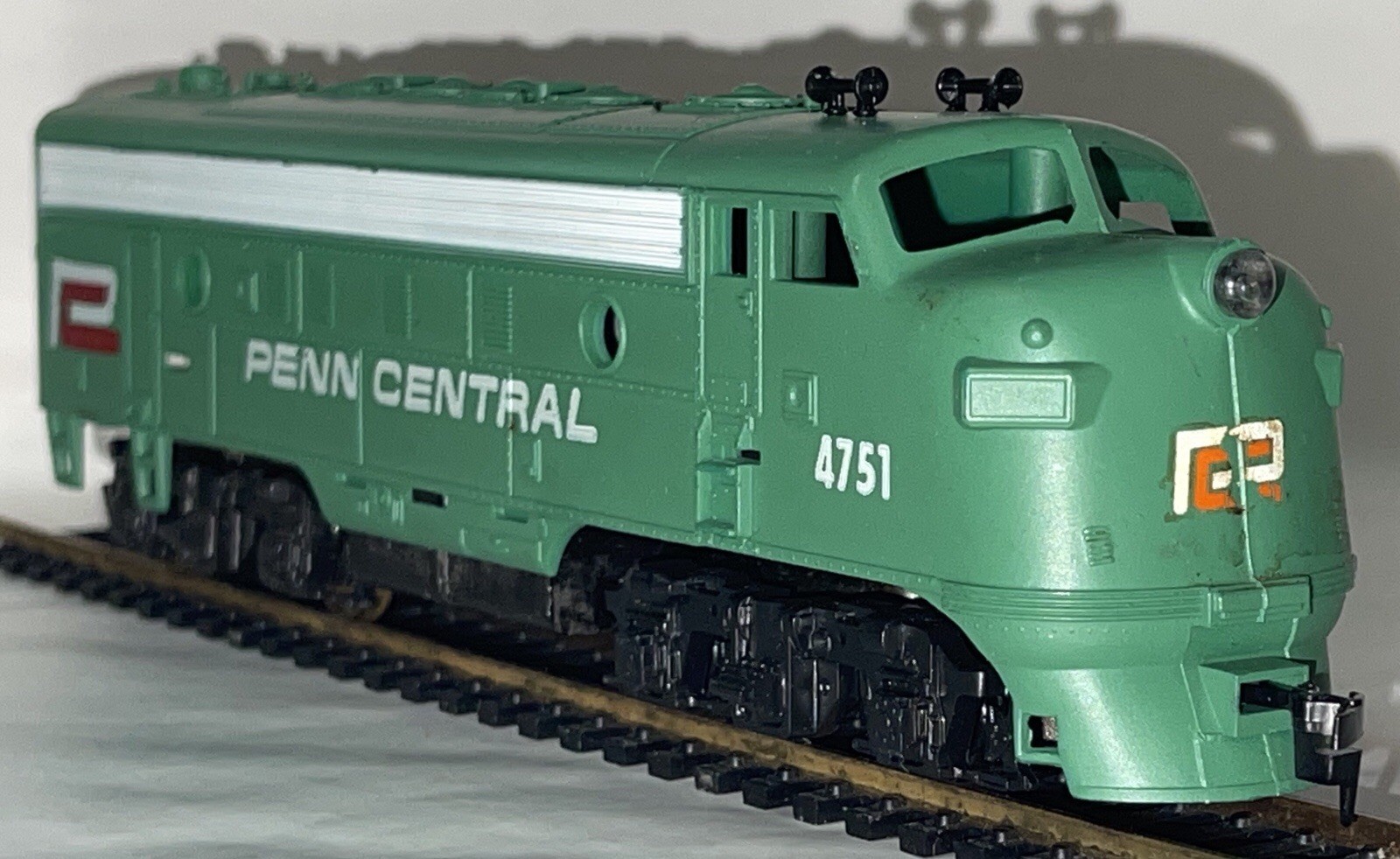 HO Scale TYCO F9 Powered Diesel Locomotive PENN CENTRAL #4751 in Original Box
