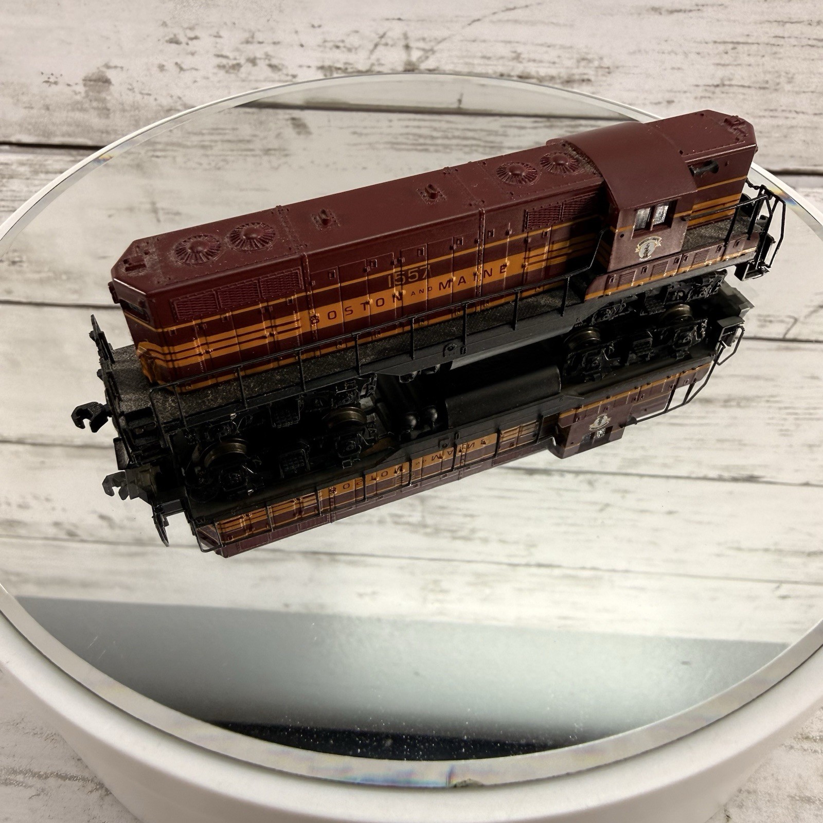 Atlas 48005 N Scale GP7 Phase 1 Boston Maine #1557 B&M Diesel Locomotive READ