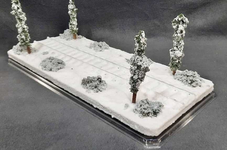 O SCALE – 16″ SINGLE TRACK – “WINTER SCENE” DISPLAY CASE- FOR ANY O SCALE TRAINS