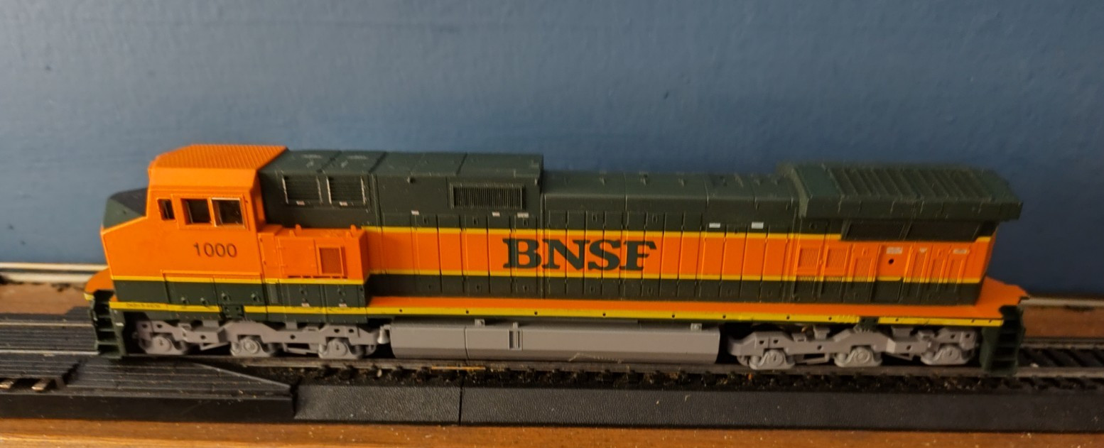 HO Scale Athearn BNSF C44-9 Diesel locomotive no 1000 Dummy