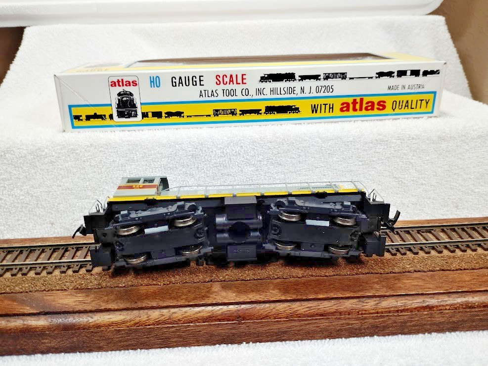 HO Scale Atlas # 8276 Erie Lackawanna S-4 Diesel Powered Locomotive #528 & Box