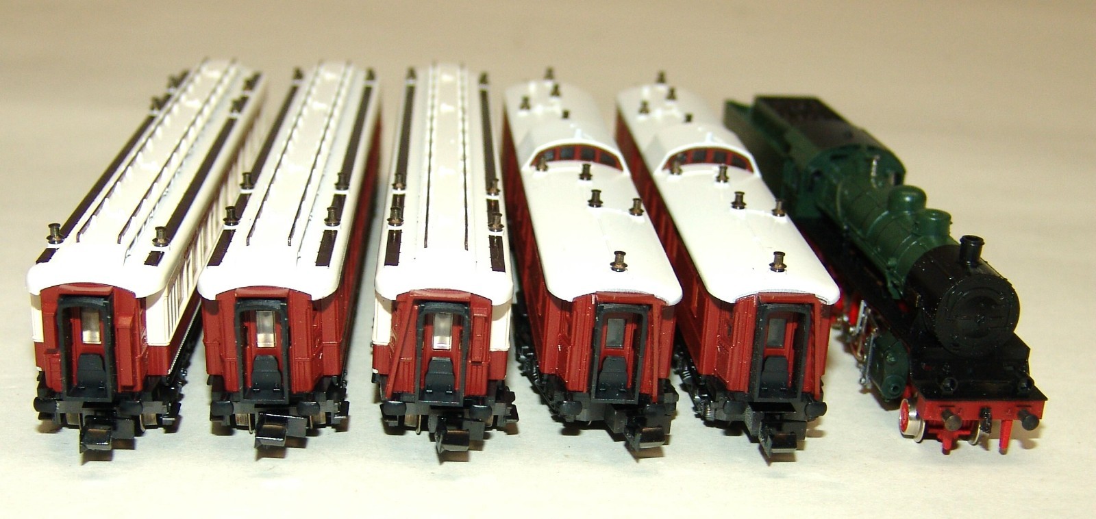 MINITRIX N SCALE 1017 ORIENT EXPRESS 5 CAR PASSENGER SET WITH 2-6-0 (L