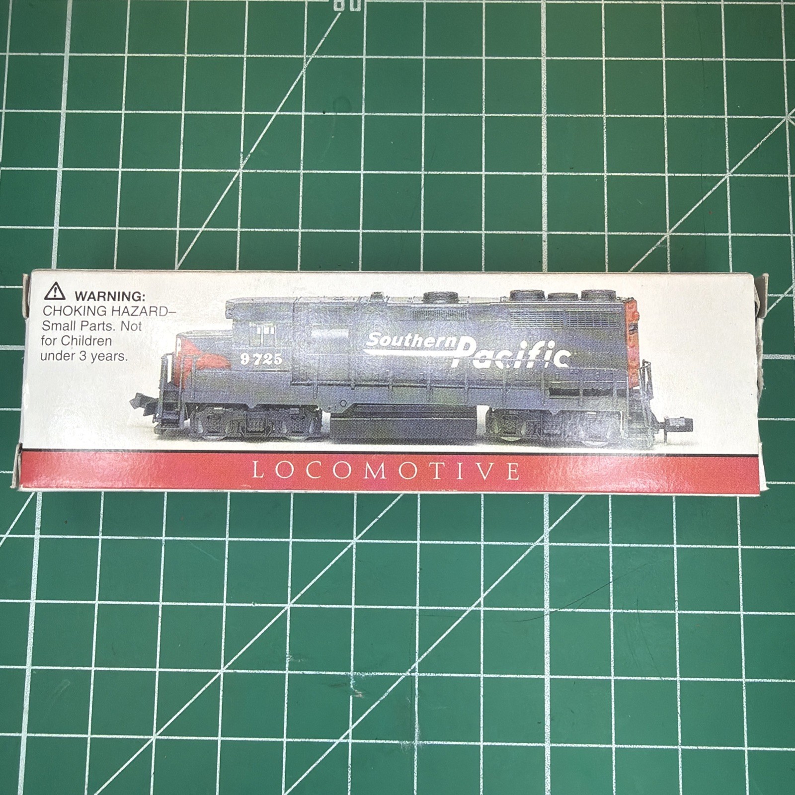 Southern Pacific Locomotive # 9725 Model Train No 418 High Speed N Scale w Box