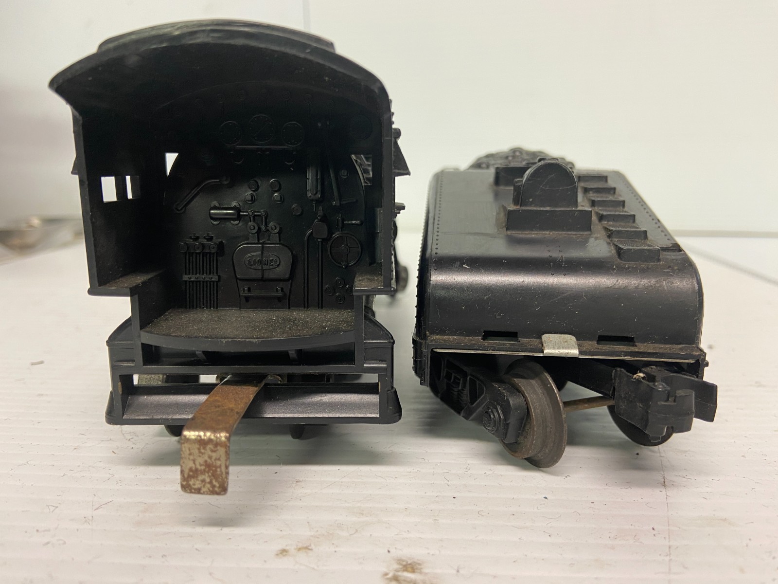 LIONEL 0-27 1061 LOCOMOTIVE STEAM ENGINE & matching slope back tender TESTED