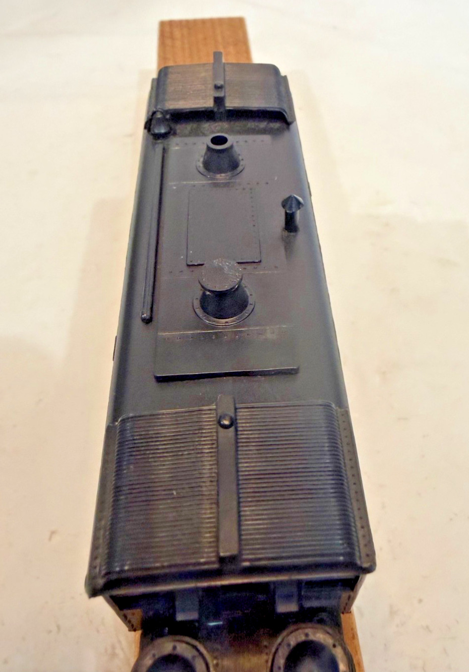 1 Roundhouse ho Scale Non Powered Box Cab Diesel Track Cleaning Car.