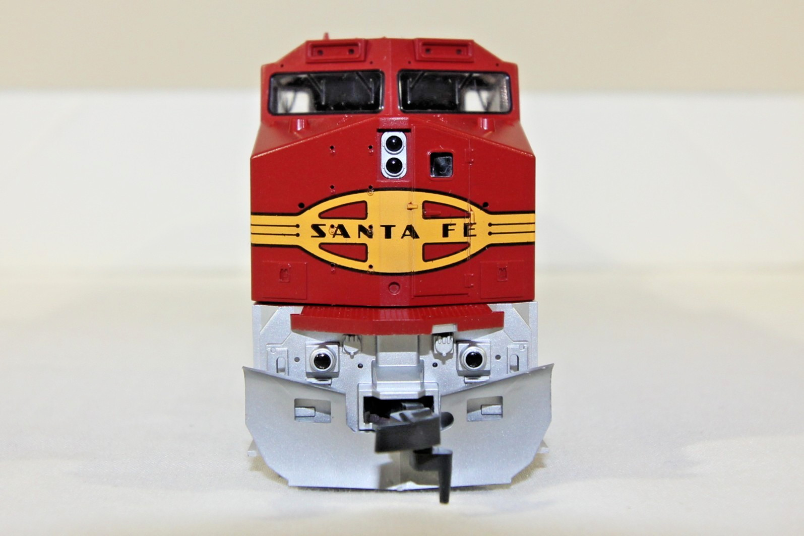 KATO HO GE C44-9W Dash 9 Santa Fe #605 37-1210 New in Box Complete