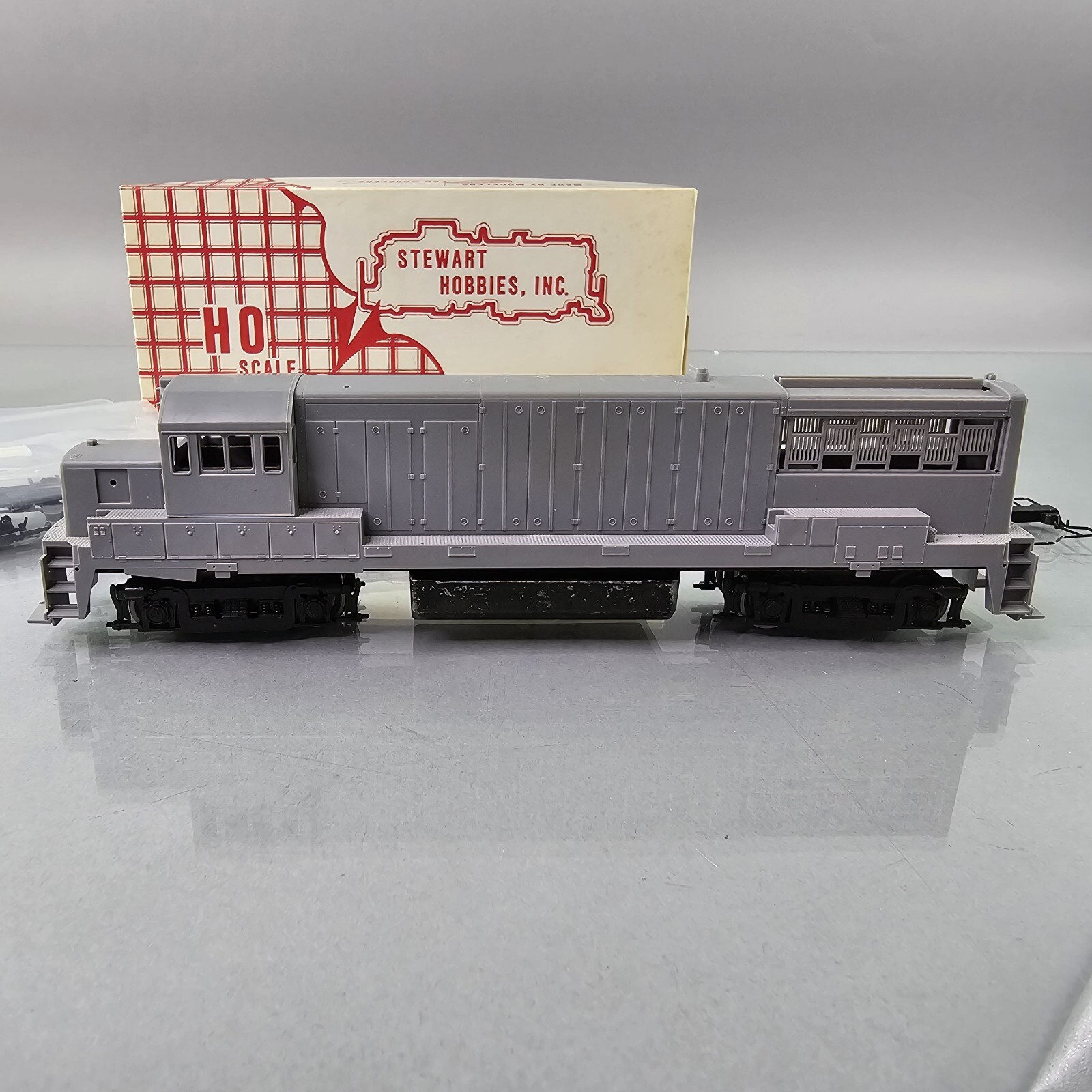 Stewart Hobbies HO GE U25B Powered Diesel Undecorated Train Kit 7000 Phase II
