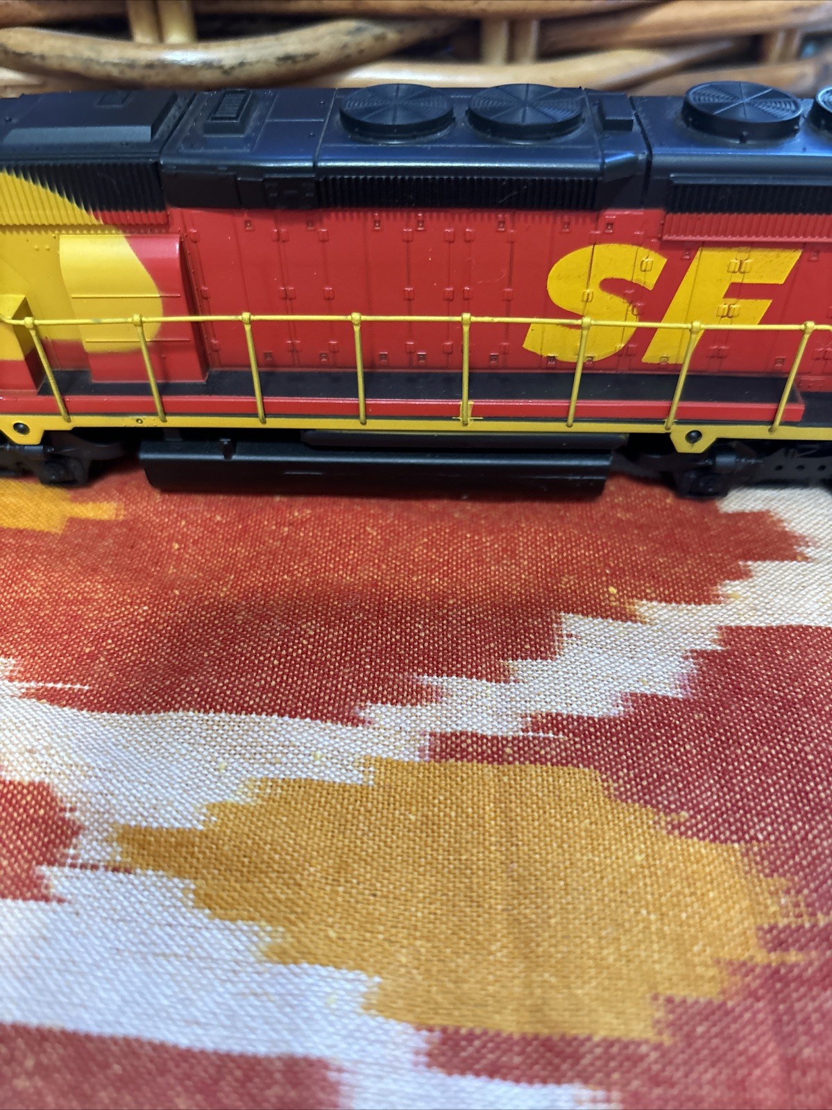 Santa Fe 5140 Red & Yellow, HO Used Locomotive