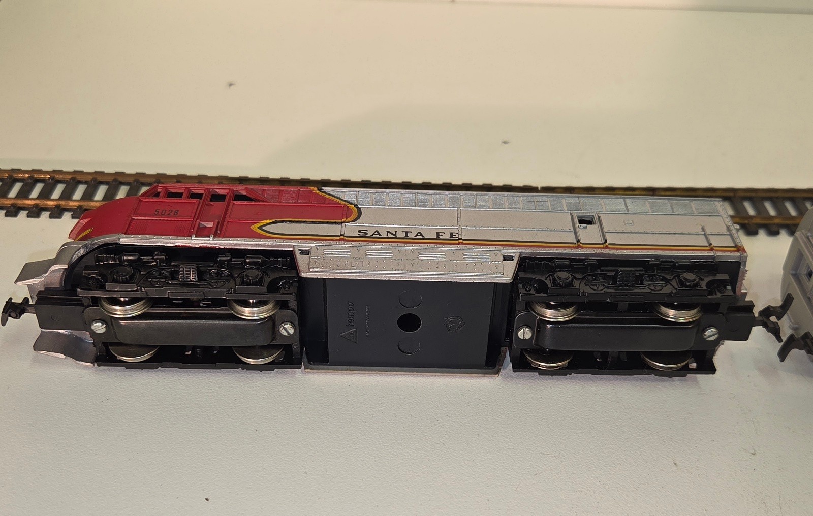 Vintage HO AHM Mehano Santa Fe FM C-Liner Diesel Power Locomotive + Dummy w/ OB