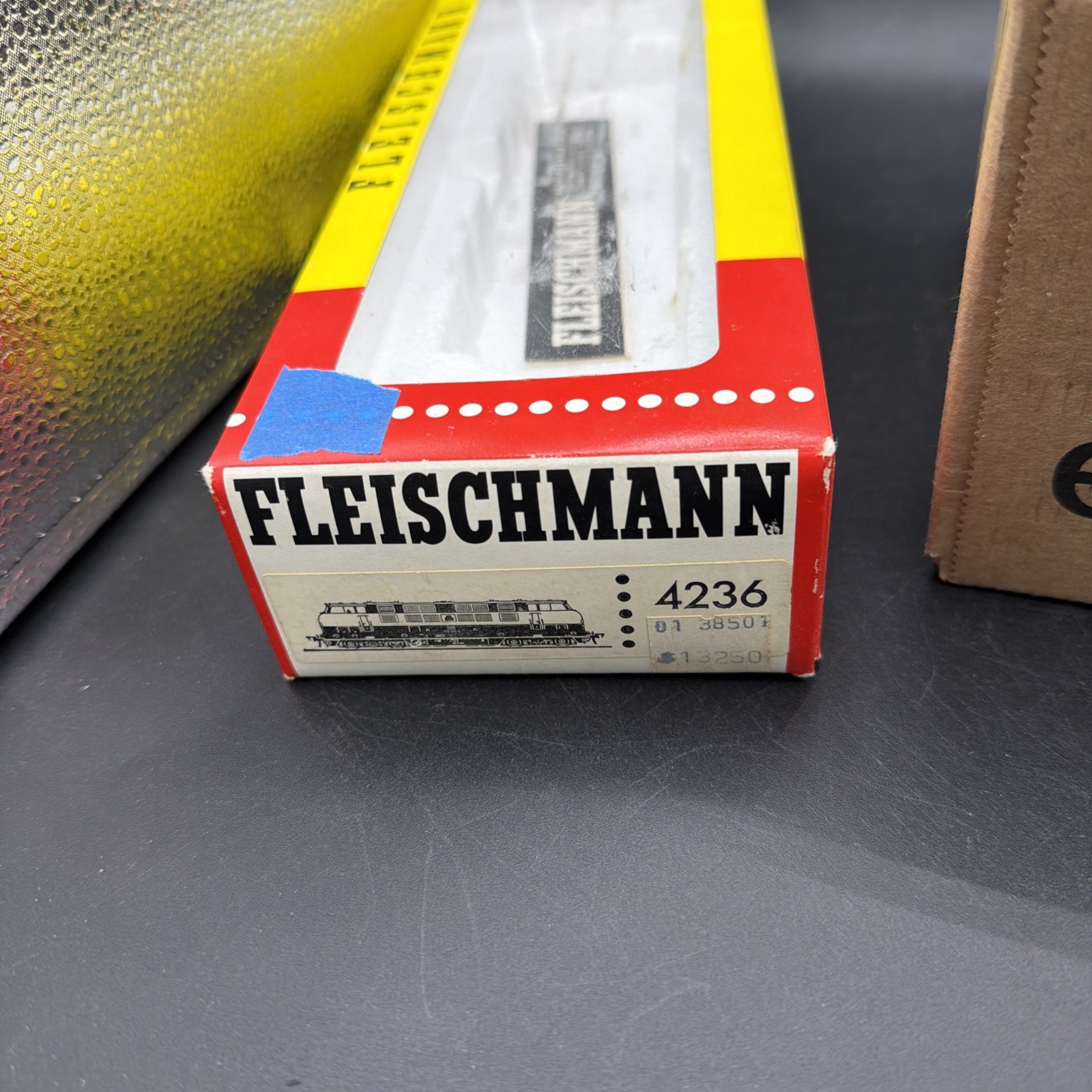 Fleischmann 4235 Diesel Locomotive Series 221 111-8 DB Gauge H0 Boxed READ