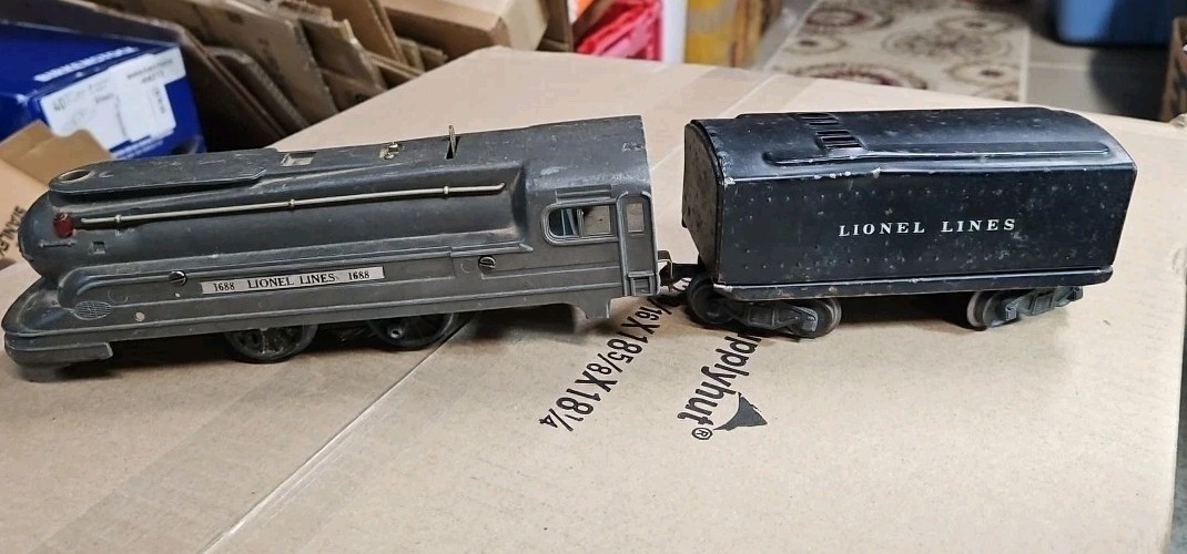 Vintage LIONEL Lines 1668 Locomotive w/6654 Whistling Tender Untested