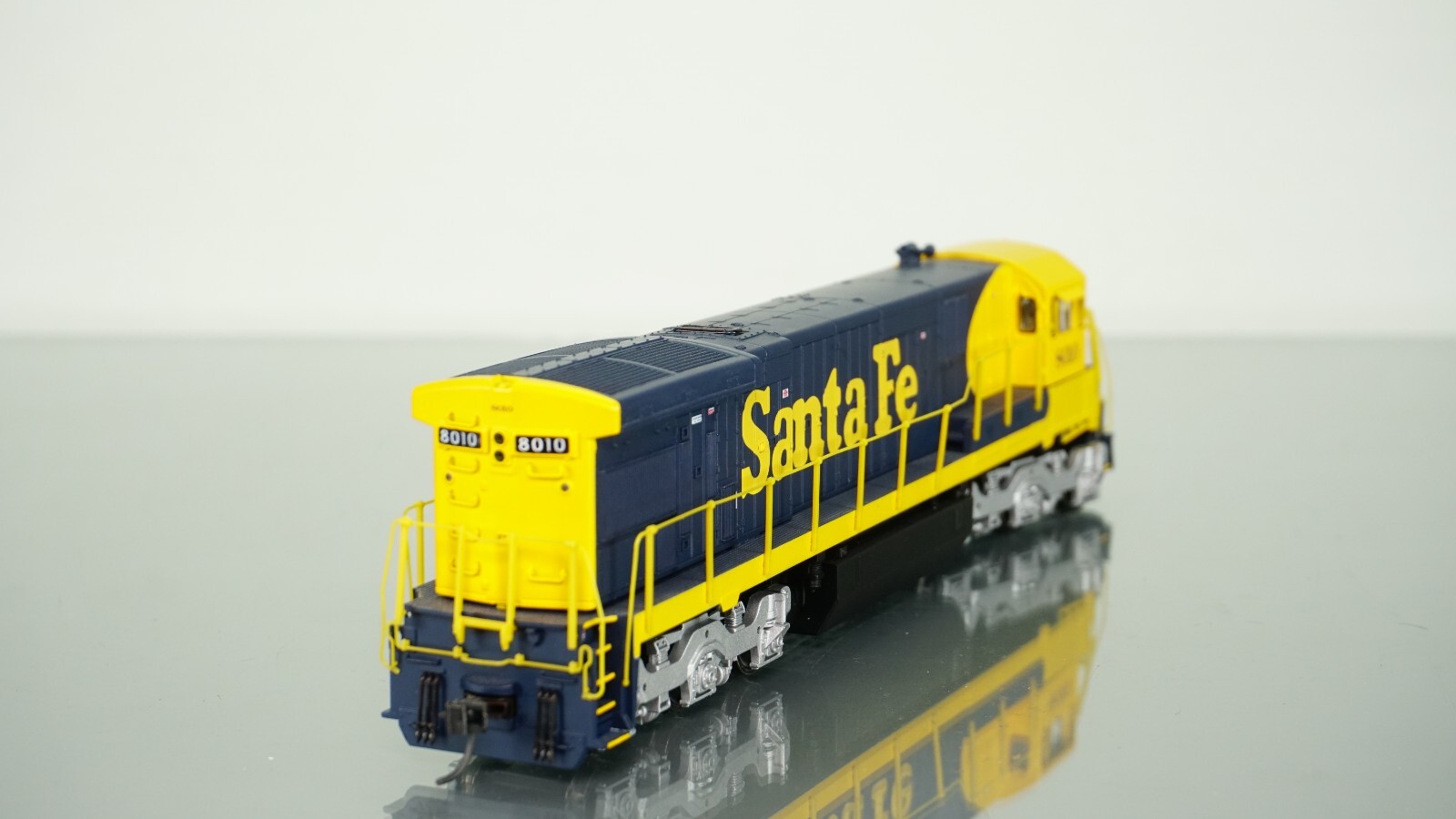 Broadway Limited C30-7 Santa Fe ATSF 8010 DCC w/Sound HO scale