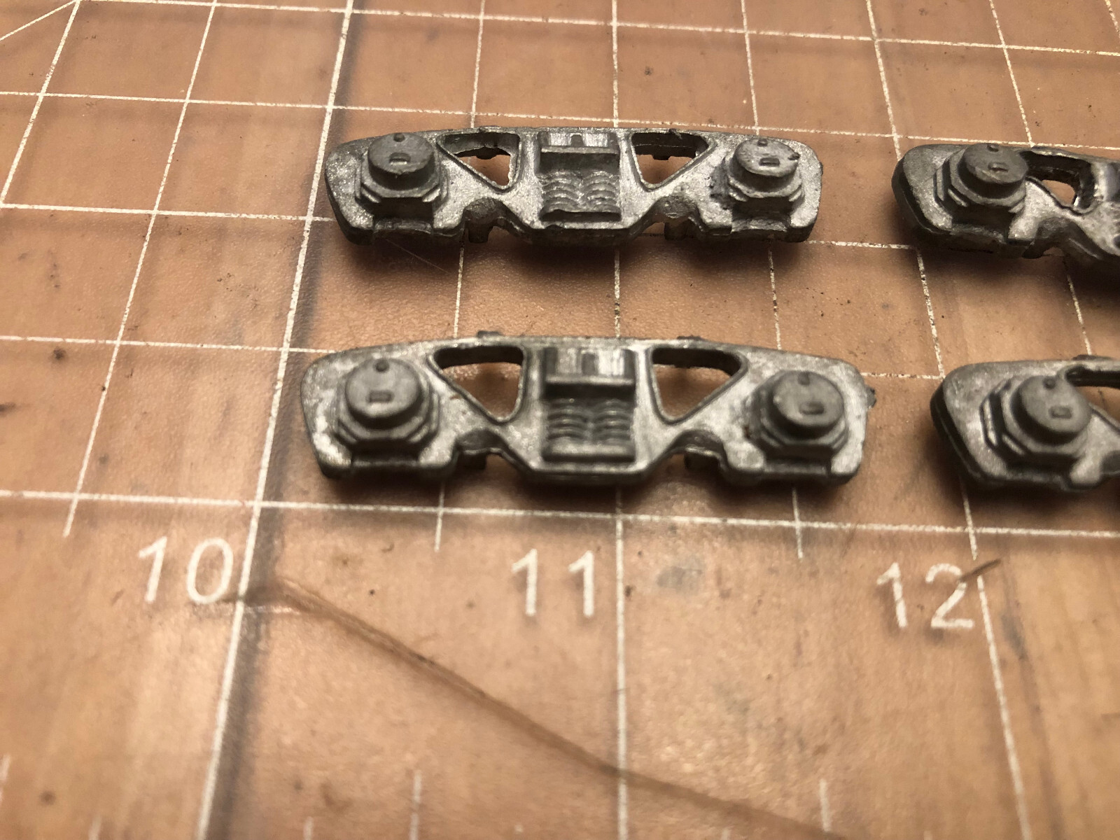 UNMARKED Brand of 5 CAST METAL TRAIN Side Truck Covers 5188 PART Lot G