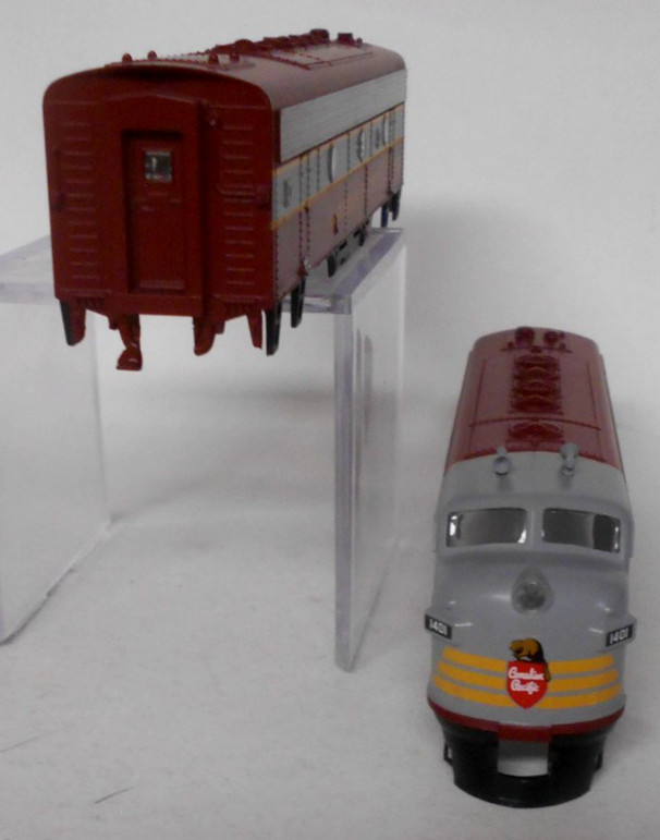 ATHEARN Roundhouse HO Scale F-7-A /B Set Shells with Glass CANADIAN PACIFIC