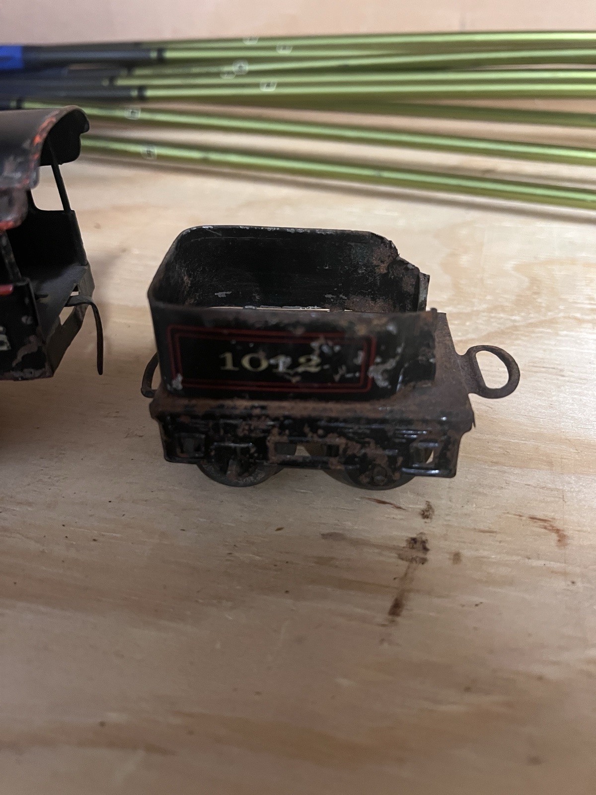 Vintage Bing Windup Locomotive And Cart / Stamped 4014 KT