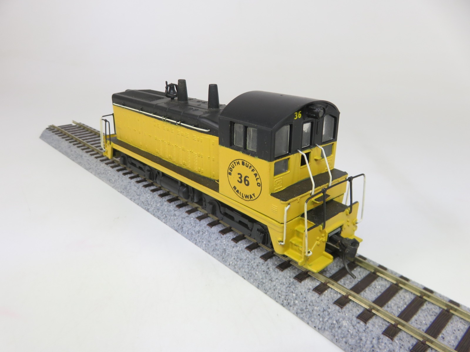 Athearn Blue Box HO Scale South Buffalo EMD SW-7 Diesel Locomotive Road #36