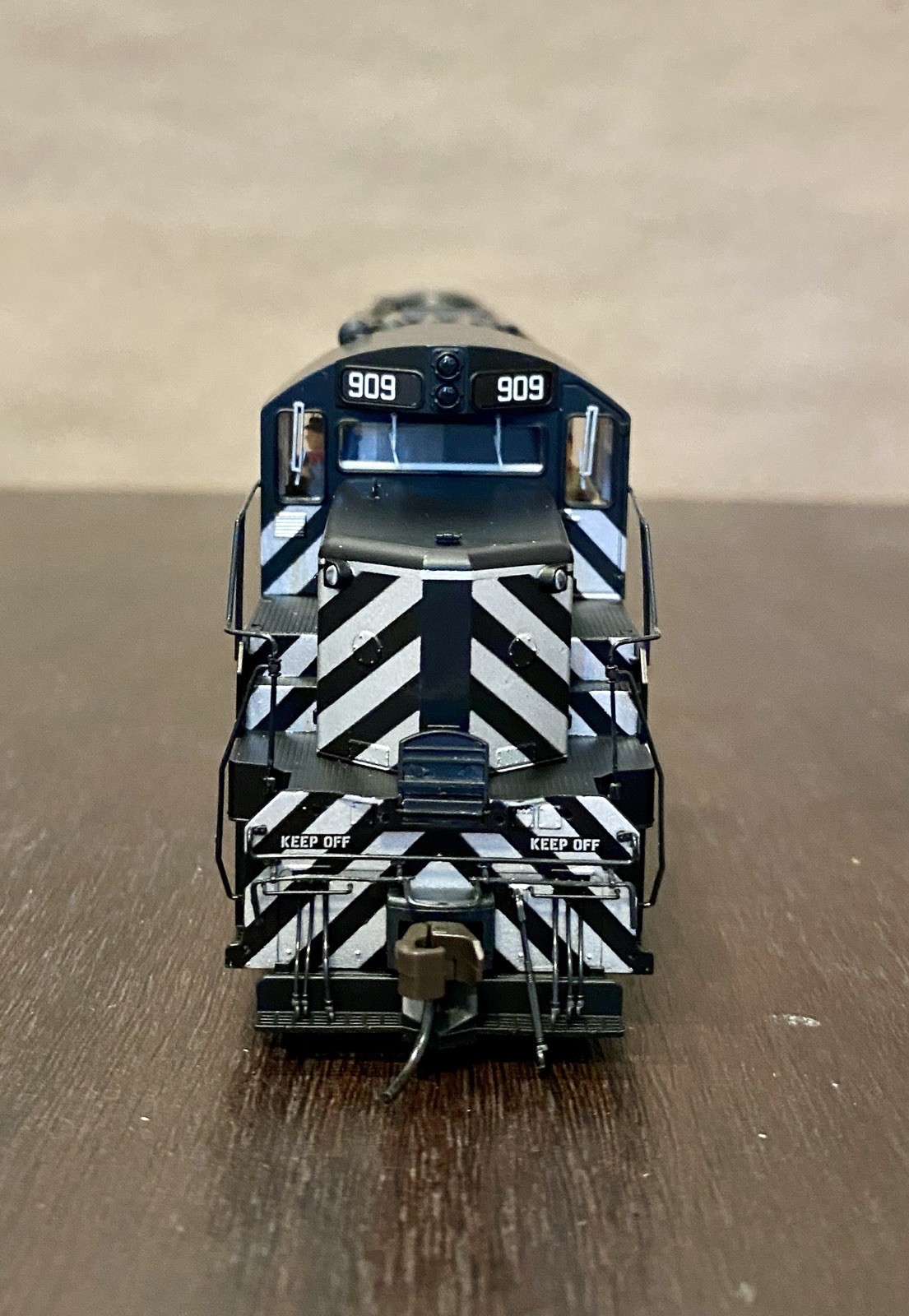 HO Atlas Gold 7581 Santa Fe EMD SD24 small letters 909 DCC QSI Sound ATSF SF