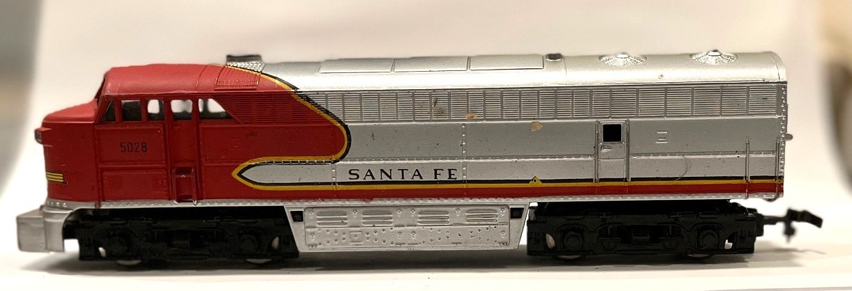 Vintage Model Train: AHM HO Santa Fe 5028 Diesel Locomotive Train Engine