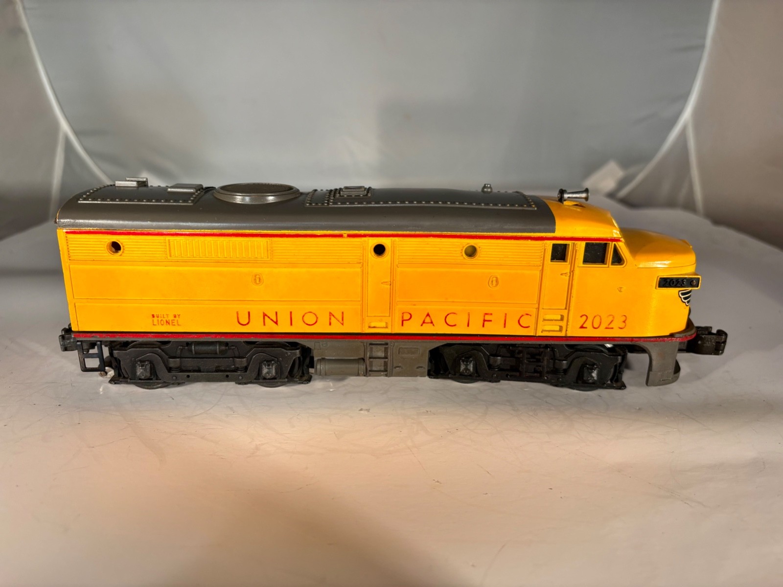 Lionel #2023 Yellow Union Pacific AA Alcos, EX, 1950-51
