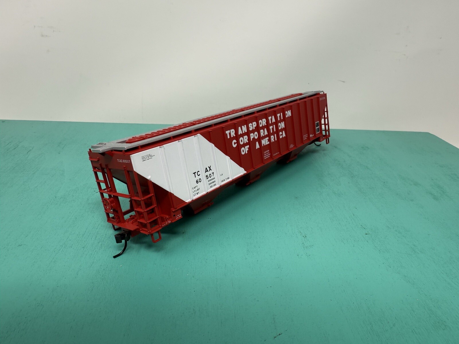 Atlas HO – 4750 Hopper – Missing Trucks No Package – TCAX Transportation Co
