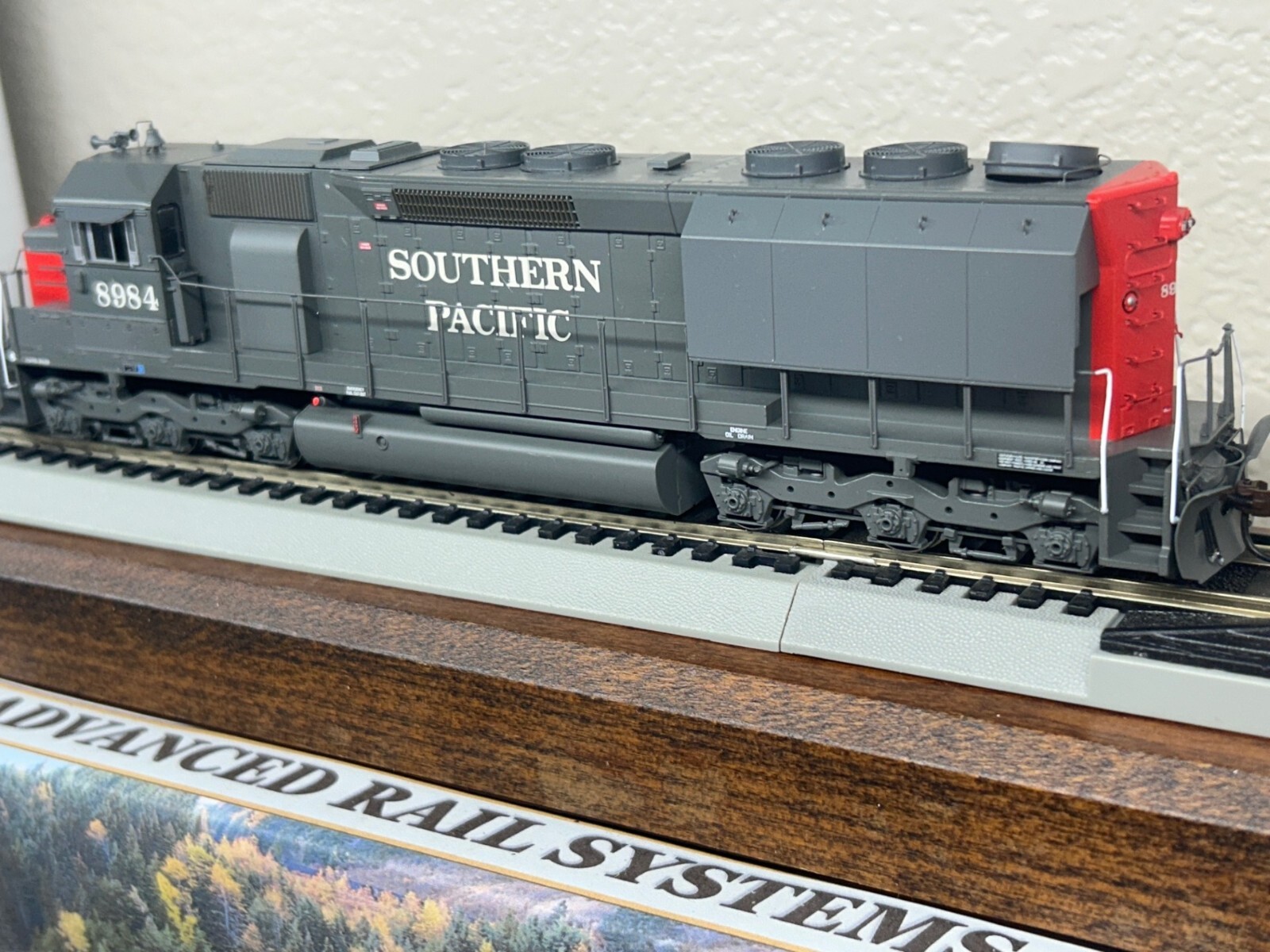 SOUTHEN PACIFIC – SP ” ELEPHANT EARS ” – SD45 LOCO DC/DCC Ready HO Scale NEW OOP